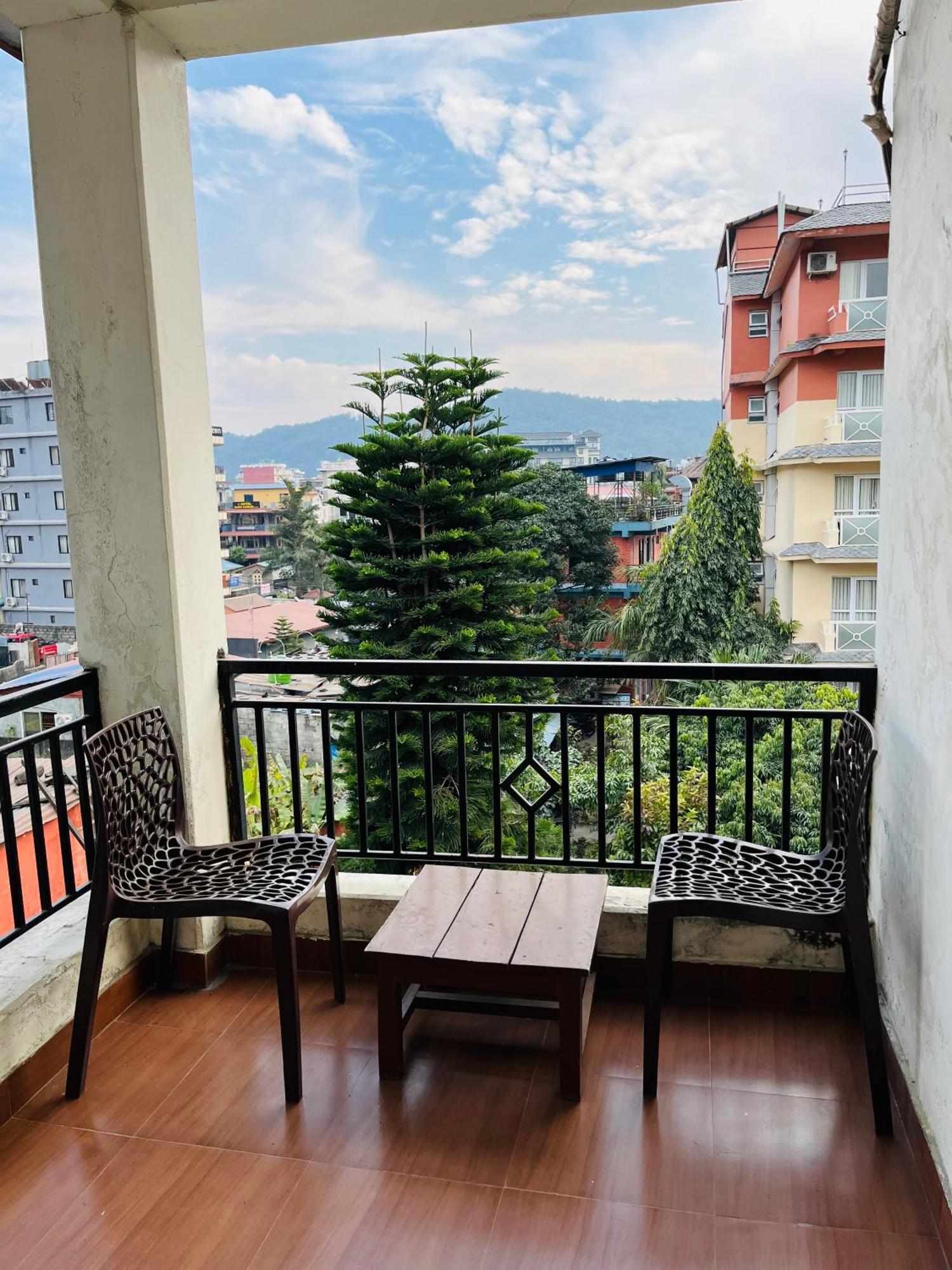 Butterfly Lodge Pokhara Exterior foto
